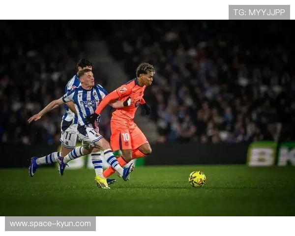 巴萨1-2客负皇家社会，三进球被吹五中柱，领先优势缩水至一分