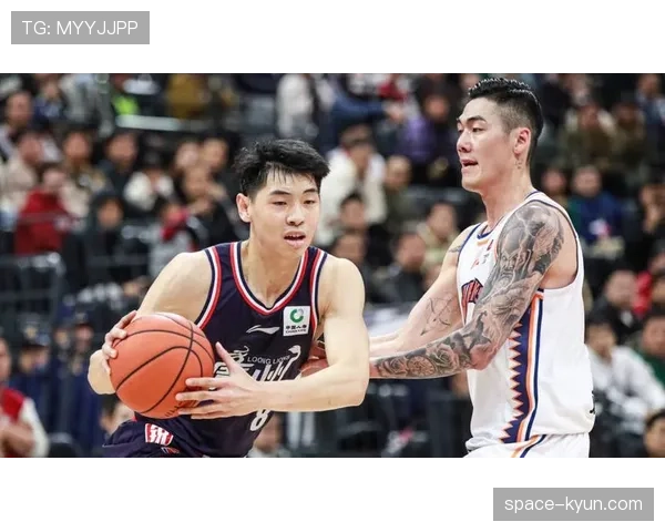 王哲林转会传闻背后，新东家看中其在高位策应中的防守价值