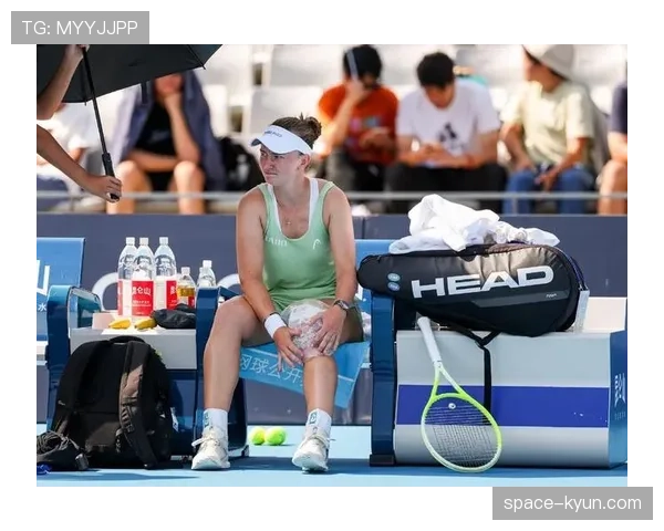 前温网冠军莱巴金娜与教练结束合作，暂时由姐姐担任场边指导